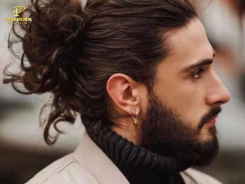 Tóc nam uốn xoăn nhẹ Man Bun