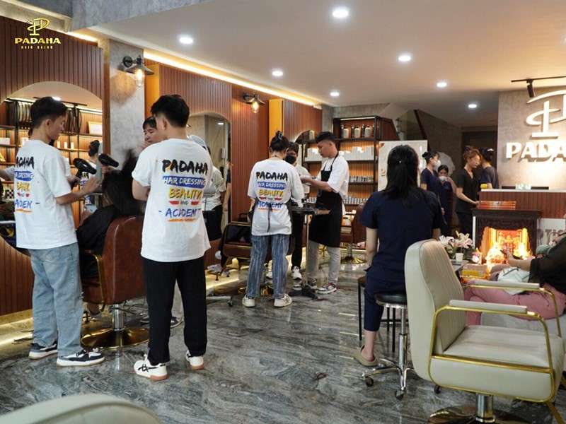 Địa Chỉ Nào Chuyên Phục Hồi Trẻ Hóa Tóc Bạc, Tóc Mỏng Tuổi Trung Niên Tại HCM?